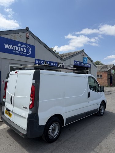 RENAULT TRAFIC II Van (FL) 1995cc — photo 2