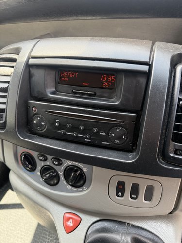 RENAULT TRAFIC II Van (FL) 1995cc — photo 9